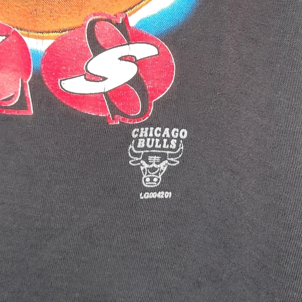 Vintage 90s Chicago Bulls NBA Basketball Lightning Logo 7 Graphic T-Shirt Size L - Picture 3 of 5